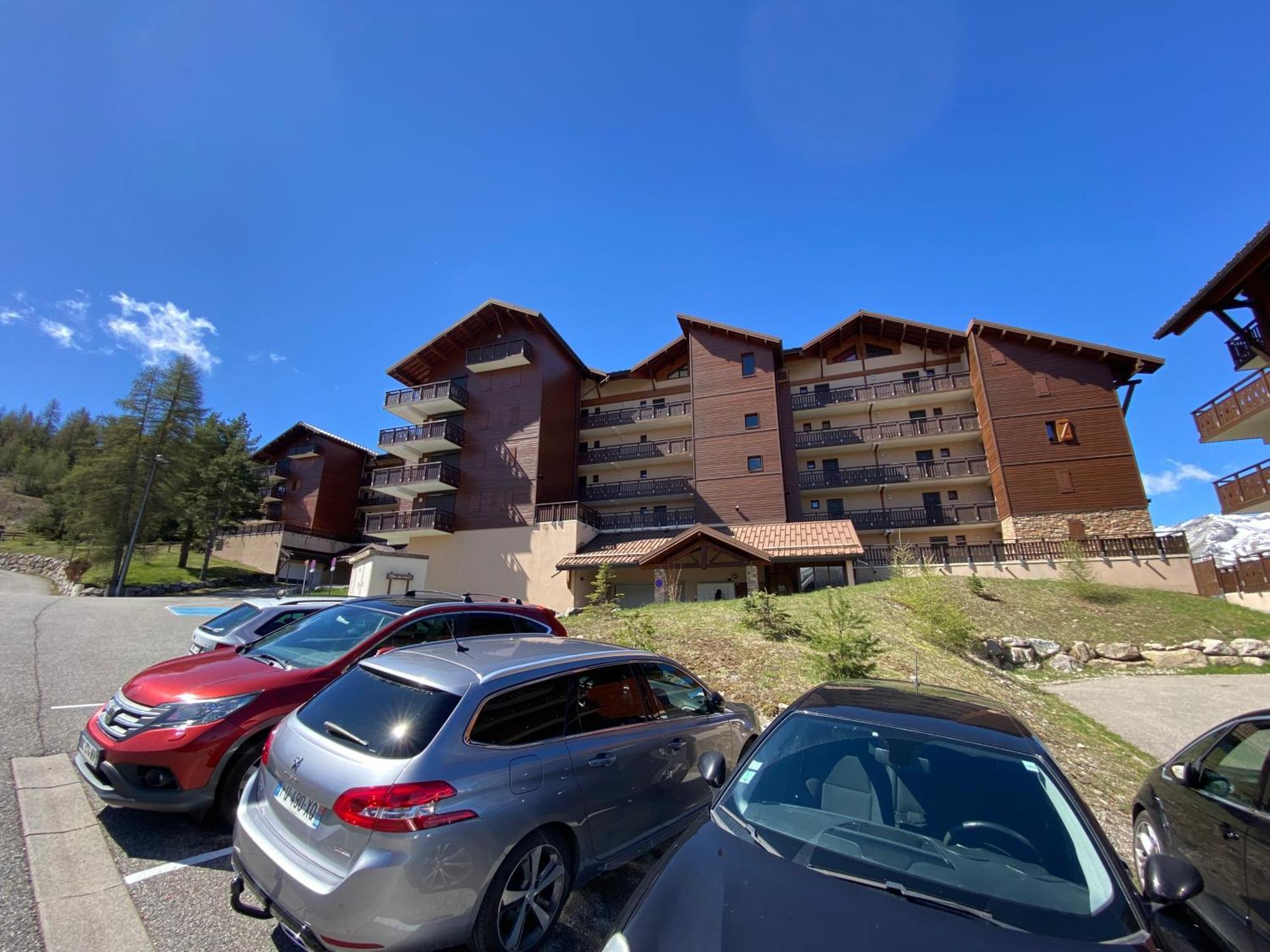 Eden Sur Les Pistes Avec Vue Panoramique Sur La Vallee La Joue du Loup Exterior photo