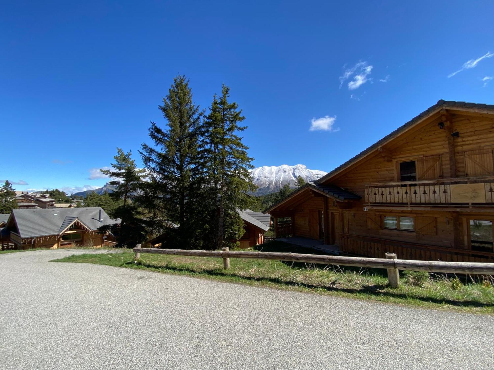 Eden Sur Les Pistes Avec Vue Panoramique Sur La Vallee La Joue du Loup Exterior photo